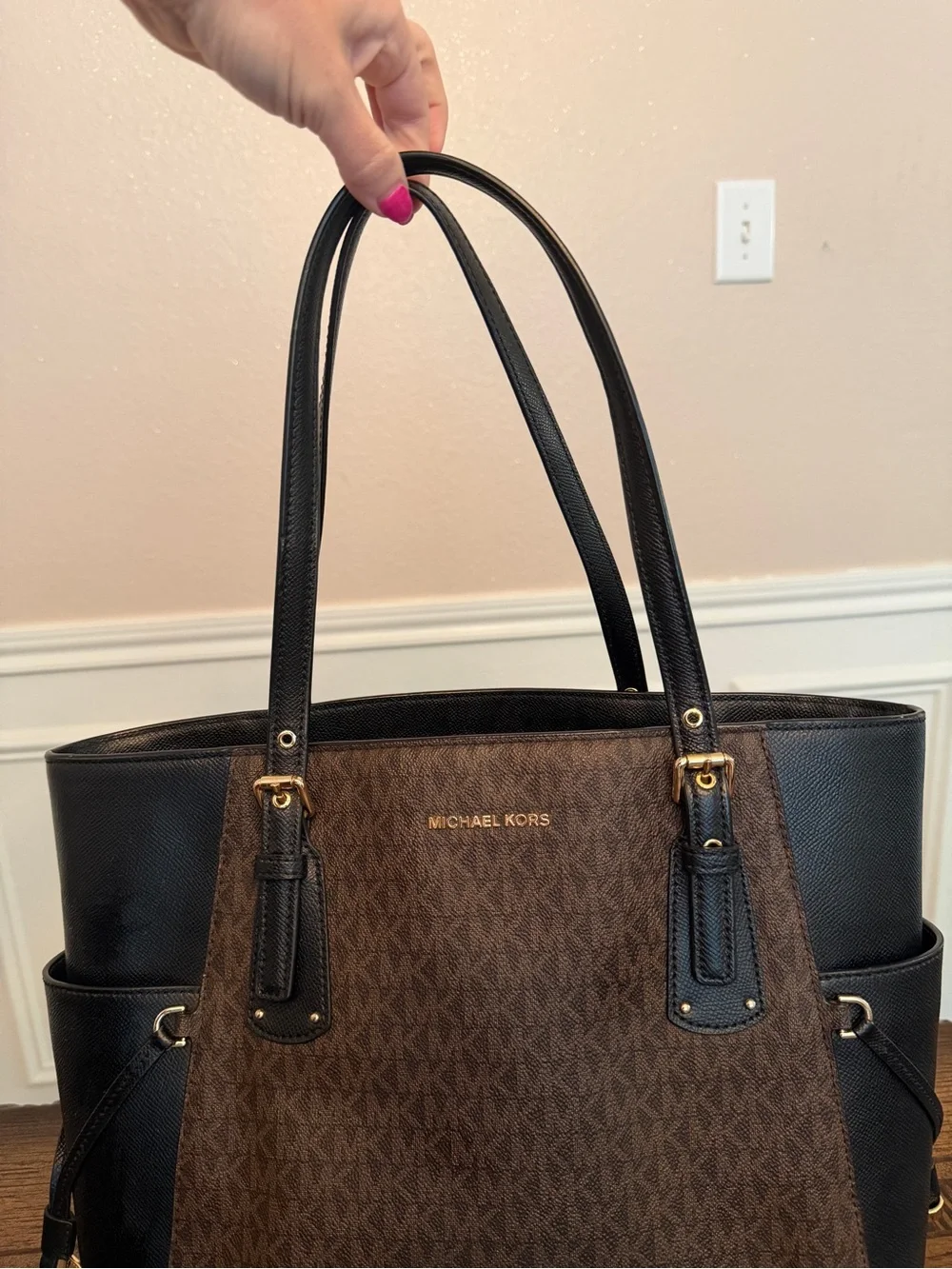 Michael Kors Voyager Signature Logo Tote Bag Brown Black